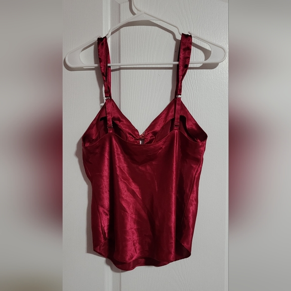 Silky red tank top - Picture 4 of 5